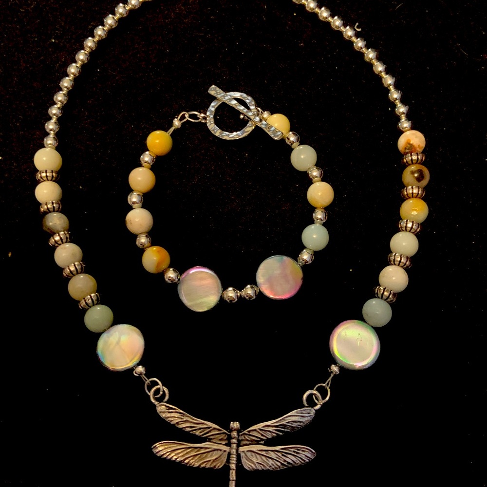 Necklace and bracelet set